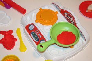 Play Doh Kitchen Creations Cooker 300x200 